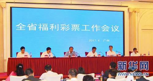少妇荡乳情欲办公室激情视频