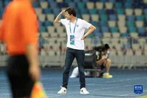 亲吻呻吟打开双腿做受视频