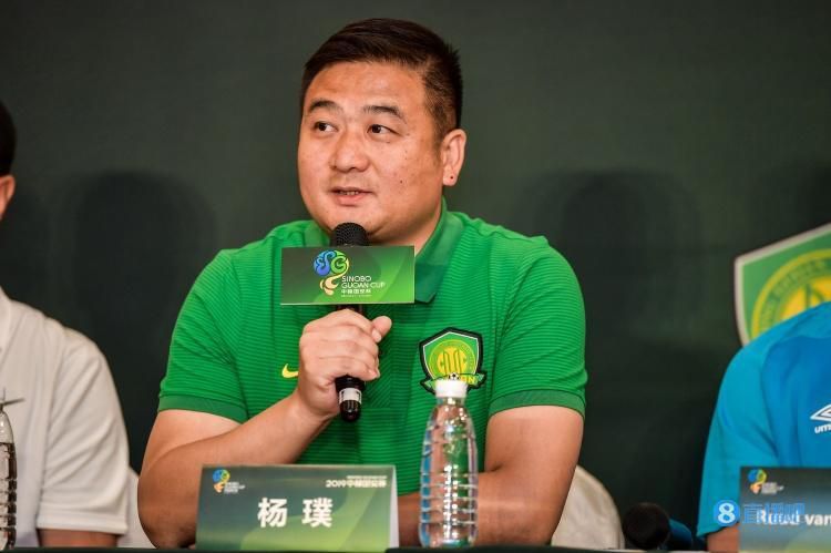 私奴跪着伺候主人vk