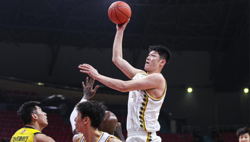 小男孩醒来发现被戴困龙锁