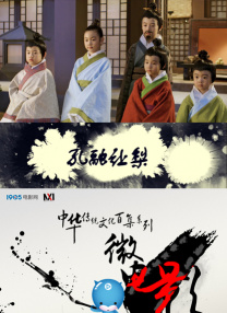 美女张开腿露出尿口